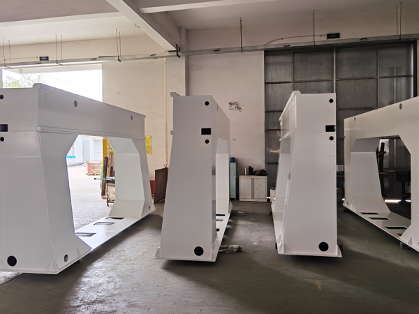 大型自動(dòng)化設(shè)備機(jī)架焊接加工